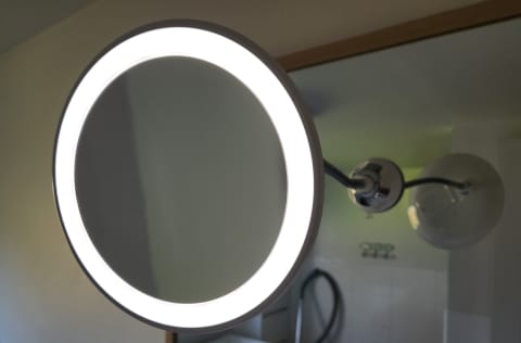 10x Magnifying Mirror With 3 Led Settings